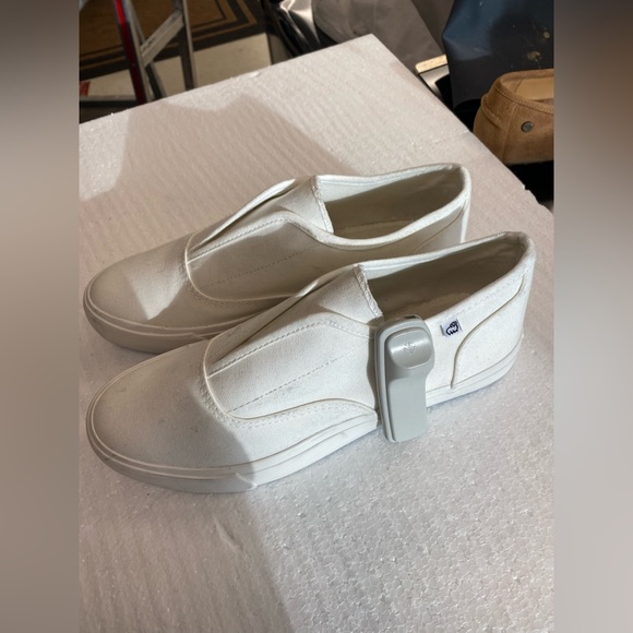 Lamo Shoes - New Alamo Women’s Sneaker Size 8.5 US